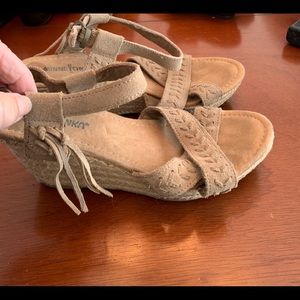 Minnetonka fringe sandals